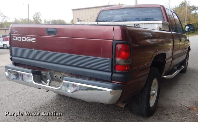 image for item ID9177 2001 Dodge Ram 1500  Club Cab pickup truck