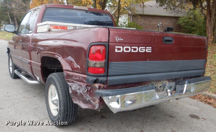image for item ID9177 2001 Dodge Ram 1500  Club Cab pickup truck