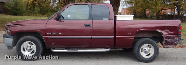 image for item ID9177 2001 Dodge Ram 1500  Club Cab pickup truck