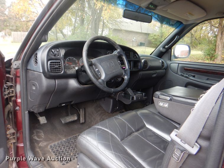 image for item ID9177 2001 Dodge Ram 1500  Club Cab pickup truck