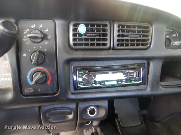 image for item ID9177 2001 Dodge Ram 1500  Club Cab pickup truck