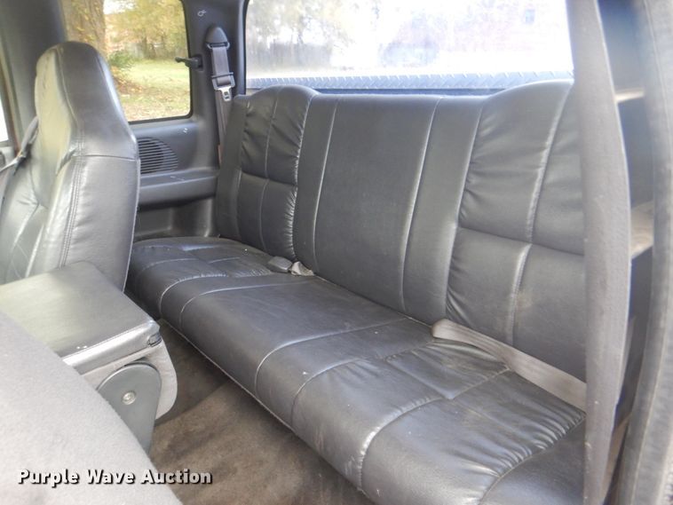 image for item ID9177 2001 Dodge Ram 1500  Club Cab pickup truck