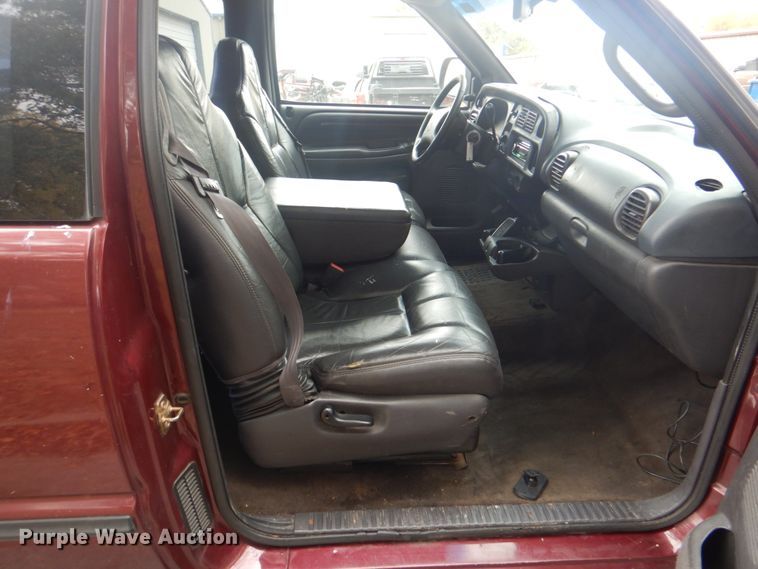 image for item ID9177 2001 Dodge Ram 1500  Club Cab pickup truck