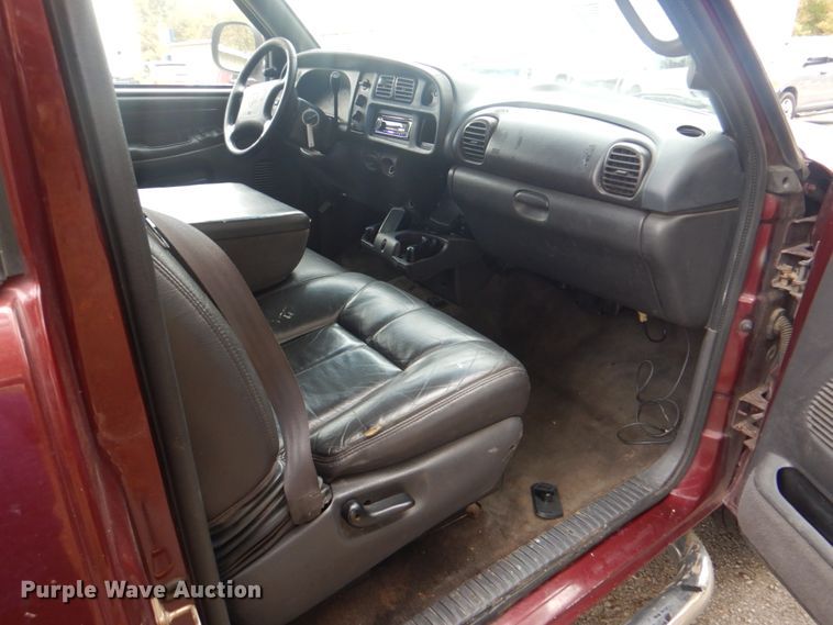 image for item ID9177 2001 Dodge Ram 1500  Club Cab pickup truck