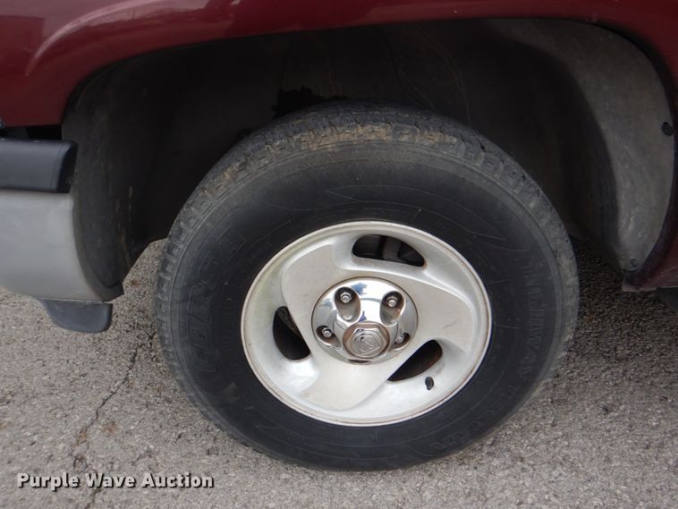 image for item ID9177 2001 Dodge Ram 1500  Club Cab pickup truck