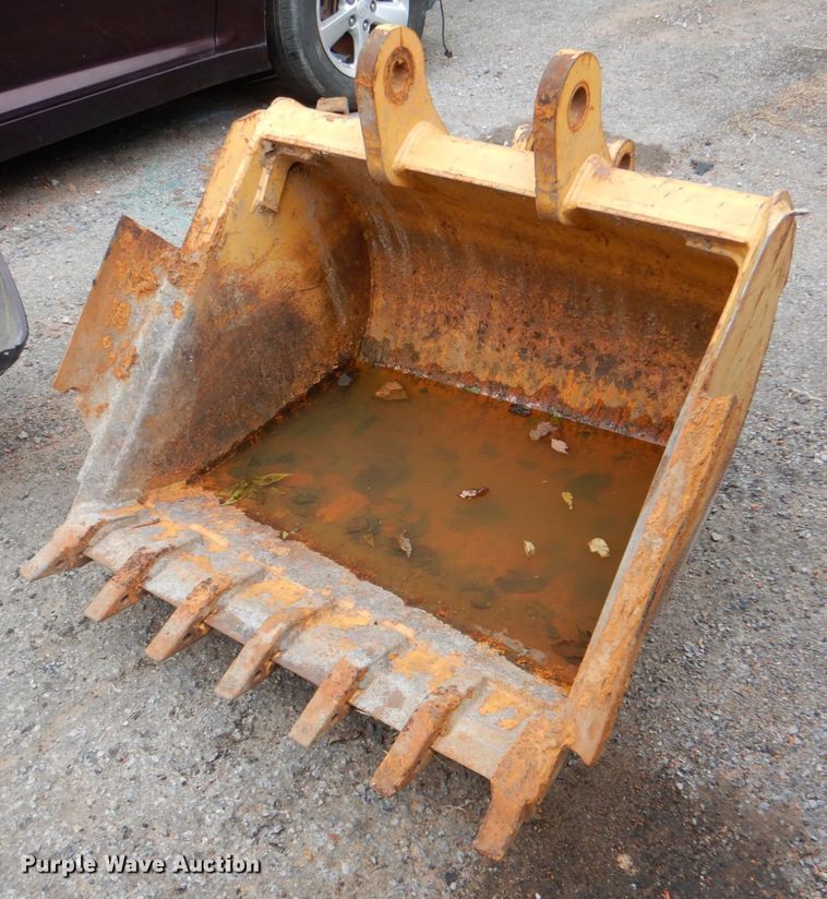 image for item ID9178 34"W excavator bucket