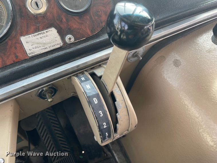 image for item IK9682 1987 Blue Bird  school bus