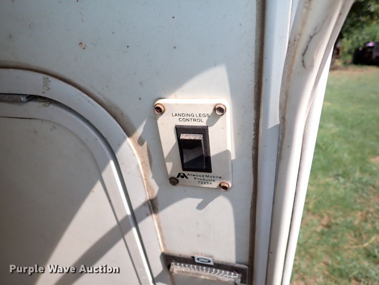 image for item IN9599 2003 R-Vision Trail-Lite  camper