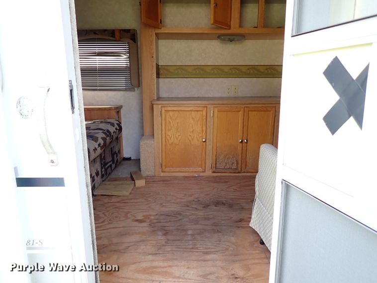 image for item IN9599 2003 R-Vision Trail-Lite  camper