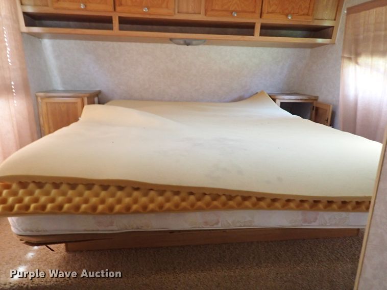 image for item IN9599 2003 R-Vision Trail-Lite  camper