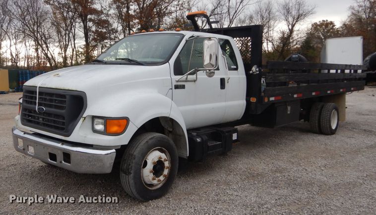 image for item IV9579 2000 Ford F650 Super Duty XL  SuperCab flatbed truck