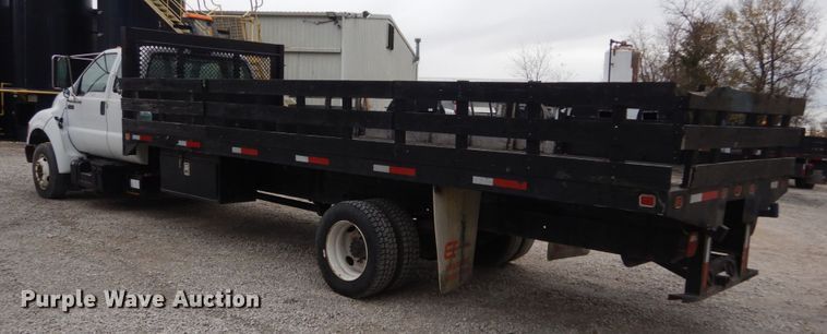 image for item IV9579 2000 Ford F650 Super Duty XL  SuperCab flatbed truck