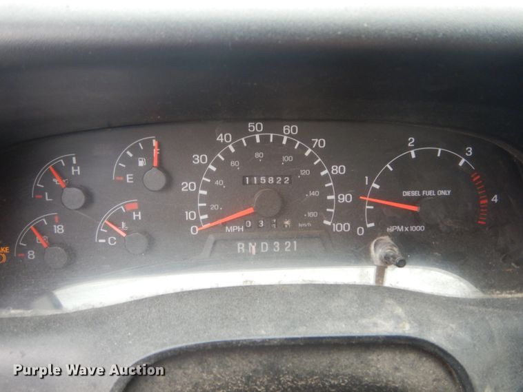 image for item IV9579 2000 Ford F650 Super Duty XL  SuperCab flatbed truck