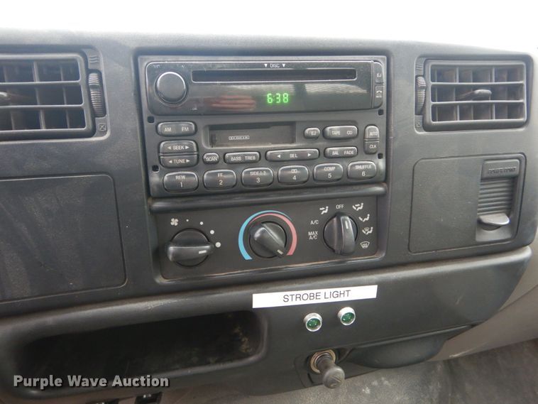 image for item IV9579 2000 Ford F650 Super Duty XL  SuperCab flatbed truck