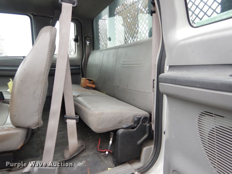 image for item IV9579 2000 Ford F650 Super Duty XL  SuperCab flatbed truck