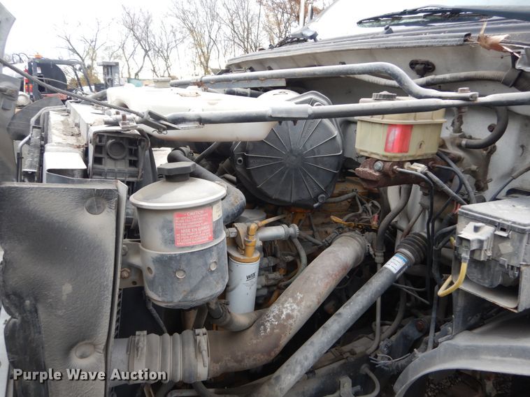 image for item IV9579 2000 Ford F650 Super Duty XL  SuperCab flatbed truck