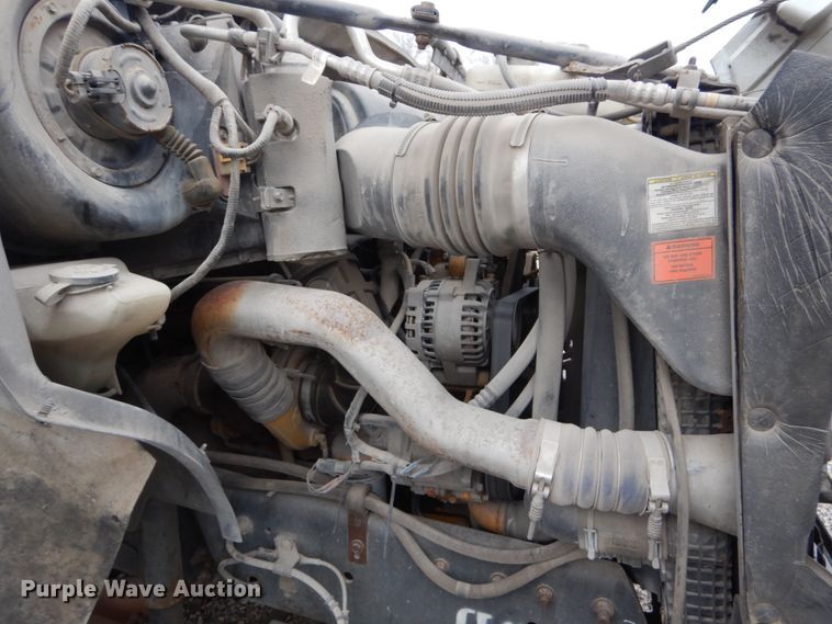 image for item IV9579 2000 Ford F650 Super Duty XL  SuperCab flatbed truck