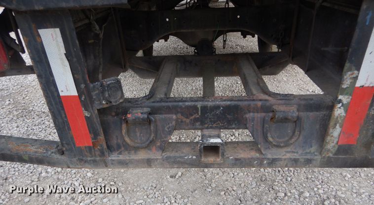 image for item IV9579 2000 Ford F650 Super Duty XL  SuperCab flatbed truck