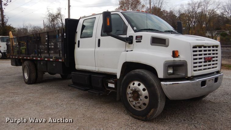 image for item IV9580 2004 GMC C6500  Crew Cab flatbed truck