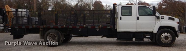 image for item IV9580 2004 GMC C6500  Crew Cab flatbed truck