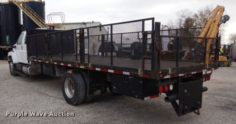 image for item IV9580 2004 GMC C6500  Crew Cab flatbed truck