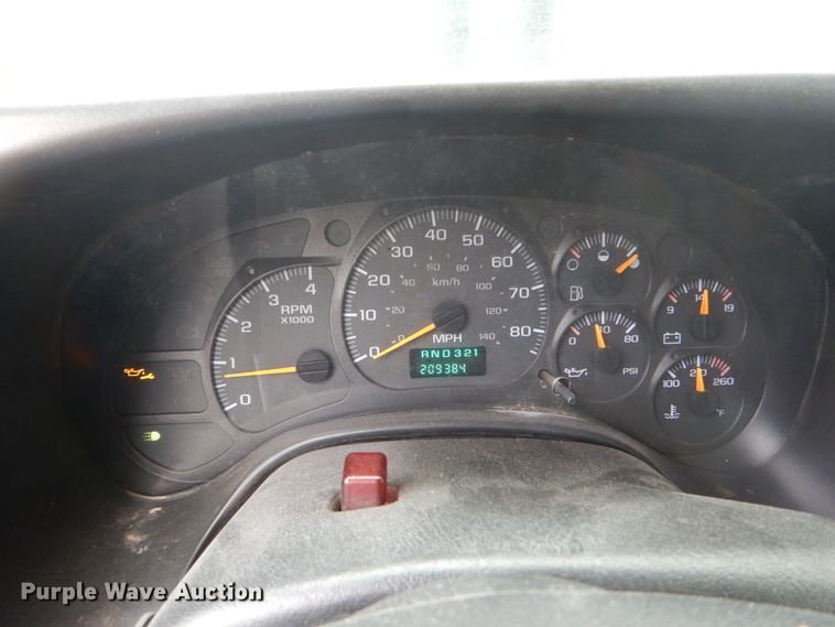 image for item IV9580 2004 GMC C6500  Crew Cab flatbed truck