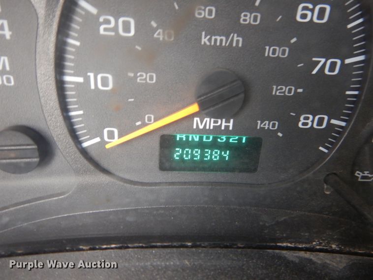 image for item IV9580 2004 GMC C6500  Crew Cab flatbed truck