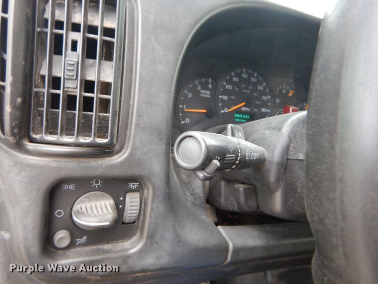 image for item IV9580 2004 GMC C6500  Crew Cab flatbed truck