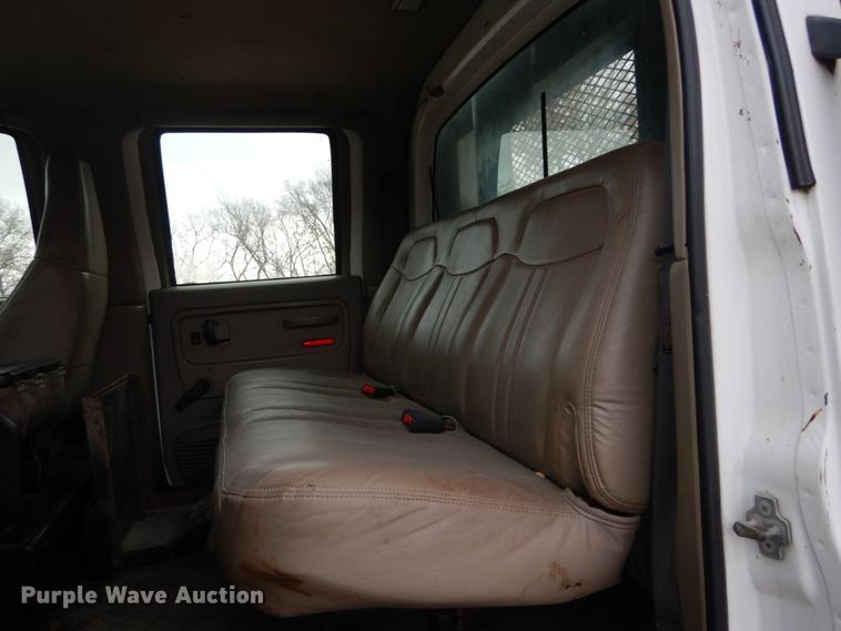 image for item IV9580 2004 GMC C6500  Crew Cab flatbed truck