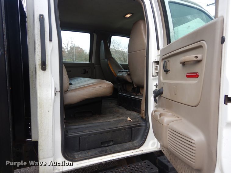 image for item IV9580 2004 GMC C6500  Crew Cab flatbed truck