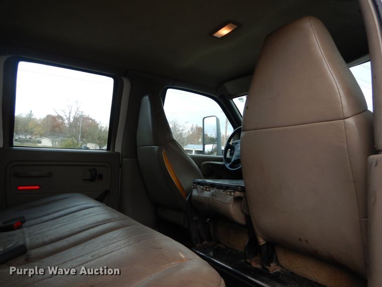 image for item IV9580 2004 GMC C6500  Crew Cab flatbed truck