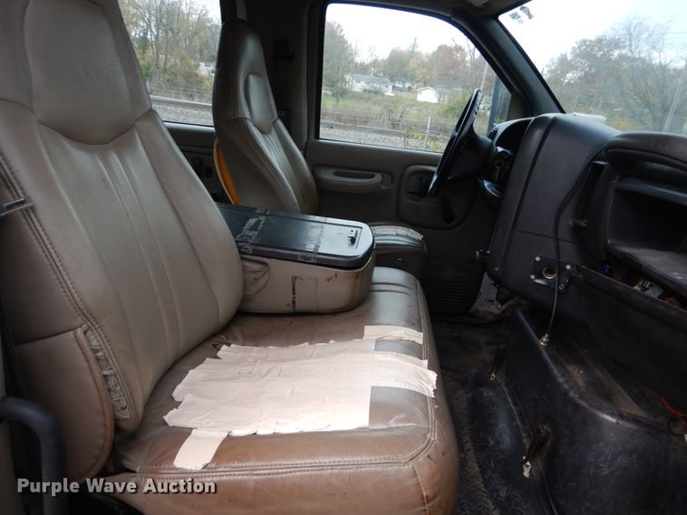 image for item IV9580 2004 GMC C6500  Crew Cab flatbed truck