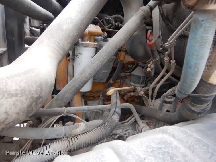 image for item IV9580 2004 GMC C6500  Crew Cab flatbed truck