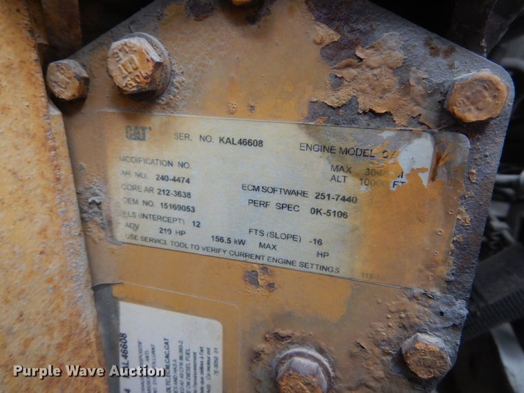 image for item IV9580 2004 GMC C6500  Crew Cab flatbed truck