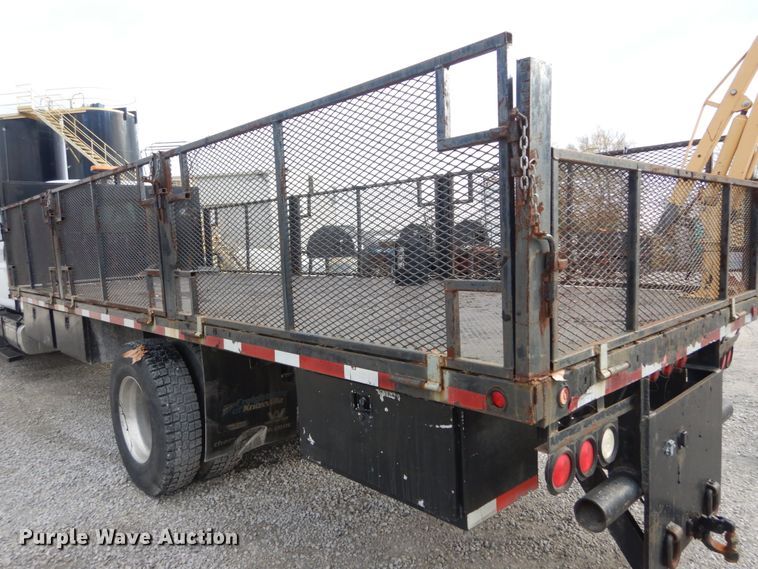 image for item IV9580 2004 GMC C6500  Crew Cab flatbed truck