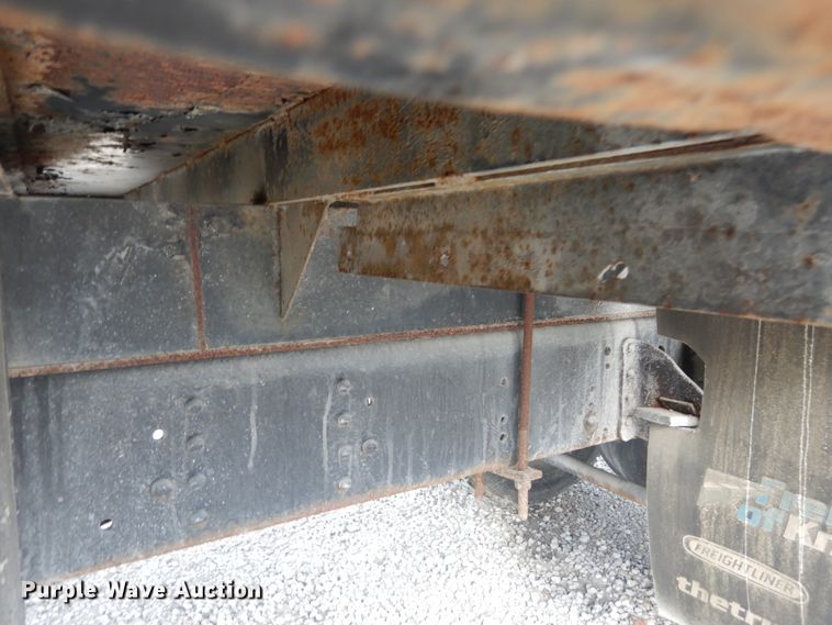 image for item IV9580 2004 GMC C6500  Crew Cab flatbed truck