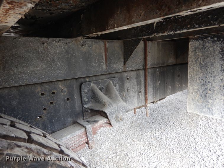 image for item IV9580 2004 GMC C6500  Crew Cab flatbed truck