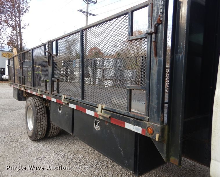 image for item IV9580 2004 GMC C6500  Crew Cab flatbed truck
