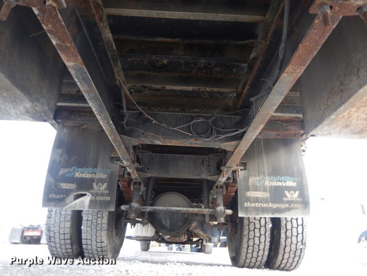 image for item IV9580 2004 GMC C6500  Crew Cab flatbed truck