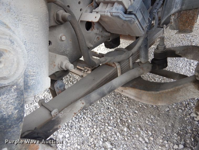 image for item IV9580 2004 GMC C6500  Crew Cab flatbed truck