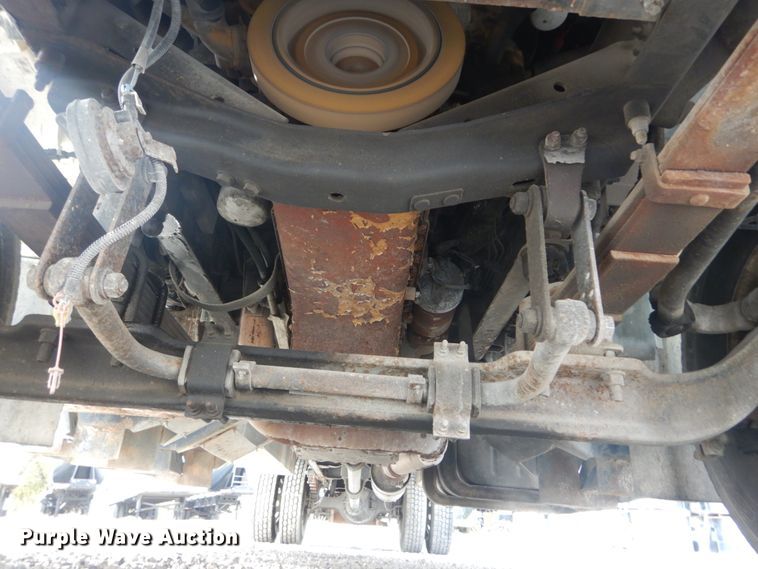 image for item IV9580 2004 GMC C6500  Crew Cab flatbed truck