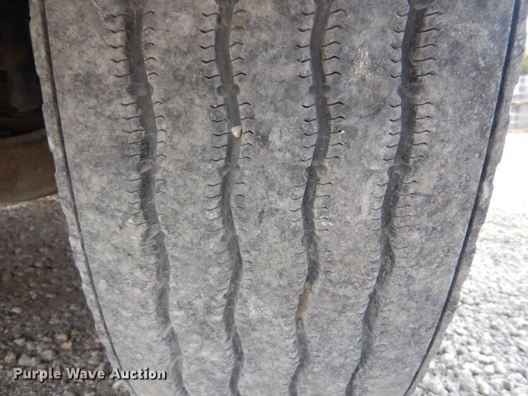 image for item IV9580 2004 GMC C6500  Crew Cab flatbed truck