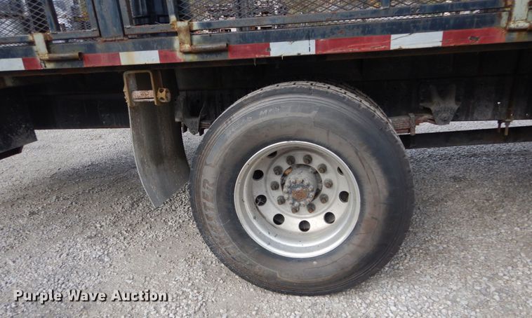 image for item IV9580 2004 GMC C6500  Crew Cab flatbed truck