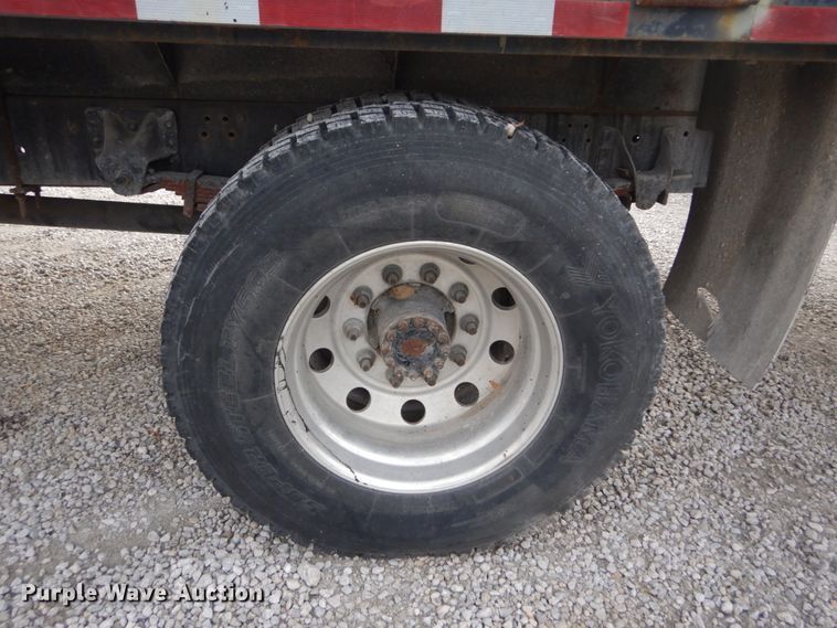 image for item IV9580 2004 GMC C6500  Crew Cab flatbed truck