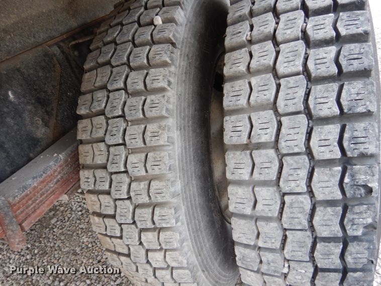 image for item IV9580 2004 GMC C6500  Crew Cab flatbed truck