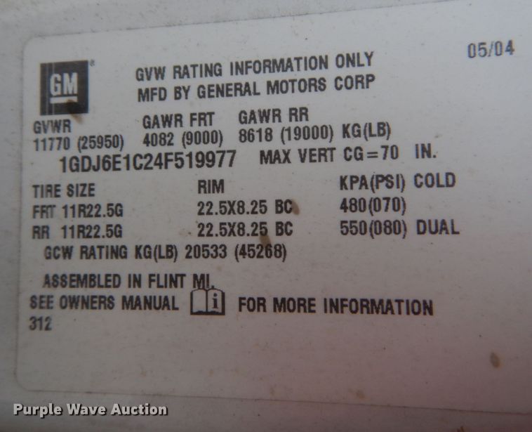 image for item IV9580 2004 GMC C6500  Crew Cab flatbed truck