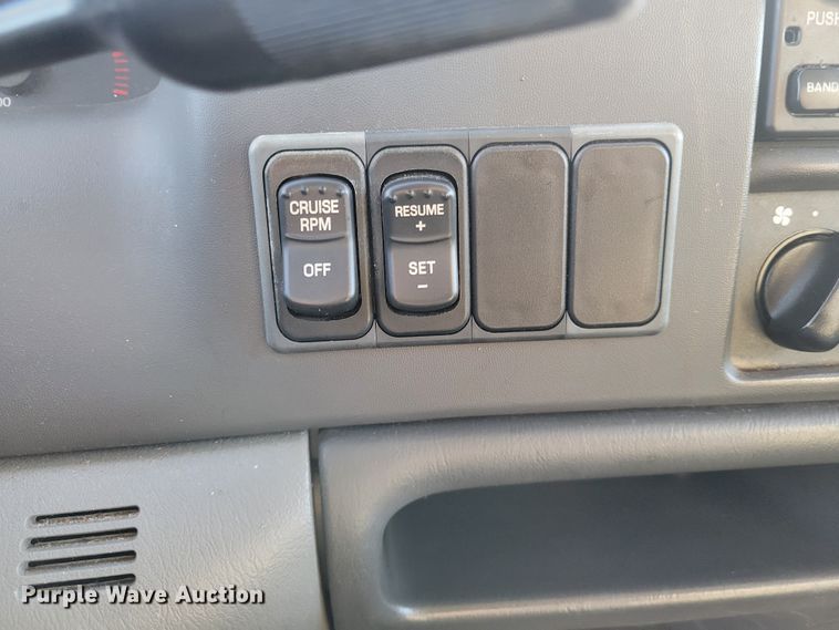 image for item IV9608 2010 Ford F750 Super Duty XLT  box truck