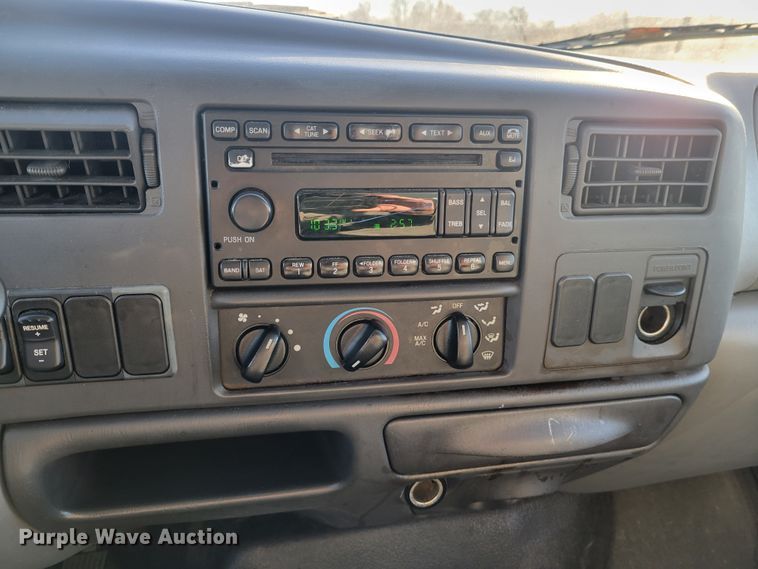 image for item IV9608 2010 Ford F750 Super Duty XLT  box truck