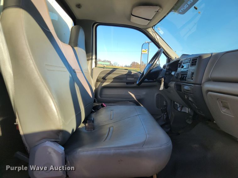 image for item IV9608 2010 Ford F750 Super Duty XLT  box truck