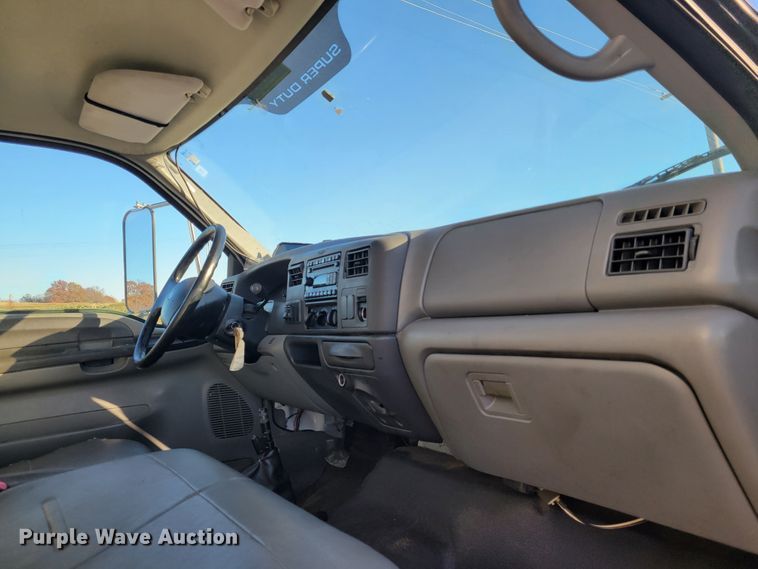 image for item IV9608 2010 Ford F750 Super Duty XLT  box truck